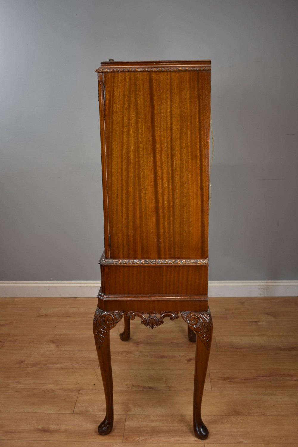 20th Century Queen Anne Style Burr Walnut Cocktail Cabinet View IX