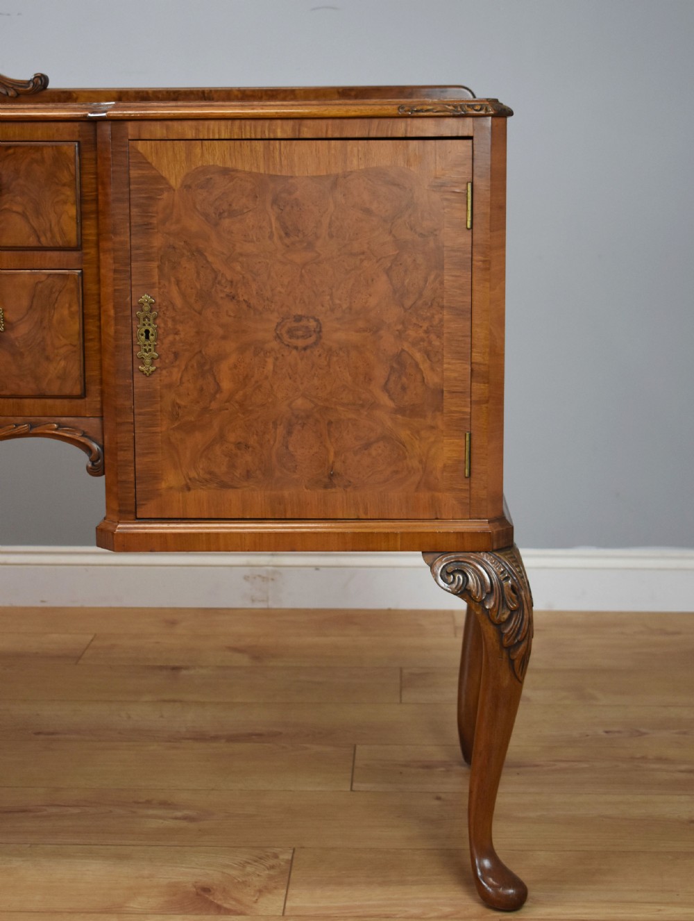20th Century Queen Anne Style Burr Walnut Dining Suite View VI