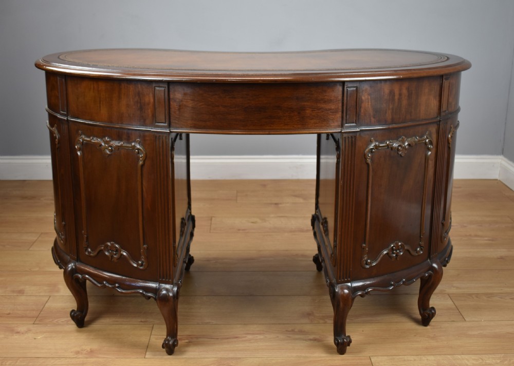 19th Century Victorian Mahogany Kidney Shaped Desk by Maple & Co View IV