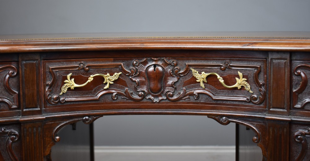 19th Century Victorian Mahogany Kidney Shaped Desk by Maple & Co View VII