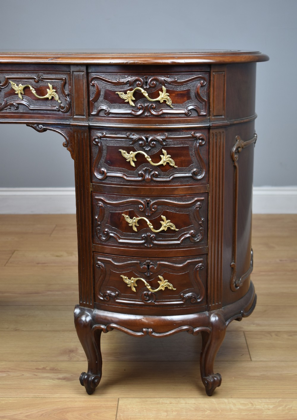 19th Century Victorian Mahogany Kidney Shaped Desk by Maple & Co View VIII