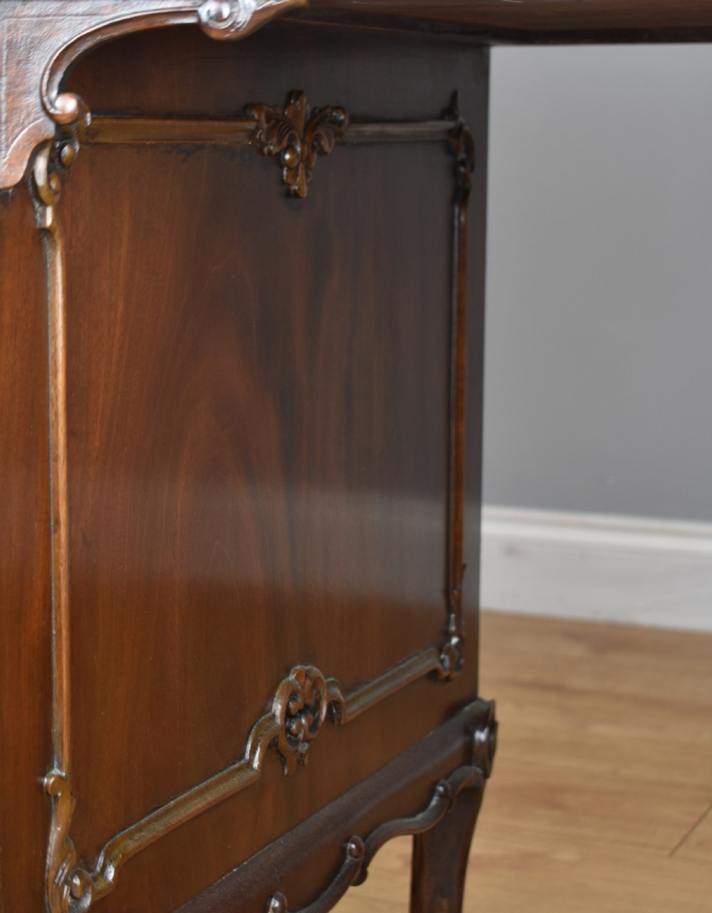 19th Century Victorian Mahogany Kidney Shaped Desk by Maple & Co View XII