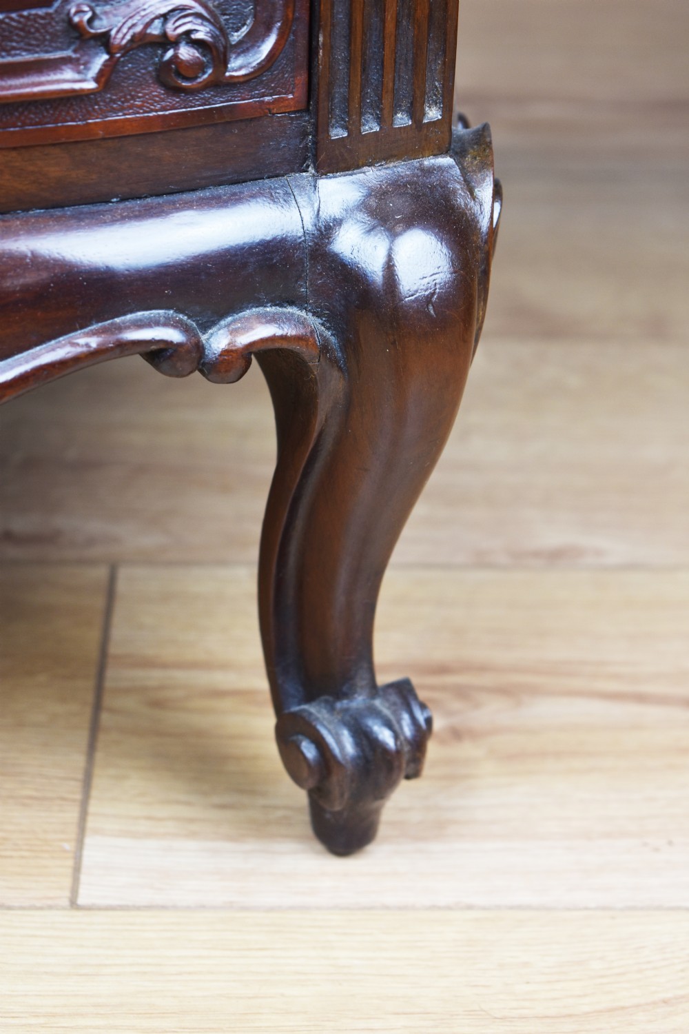 19th Century Victorian Mahogany Kidney Shaped Desk by Maple & Co View XIII