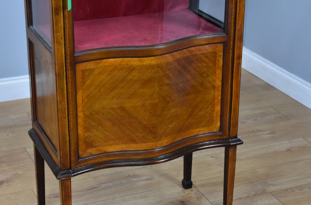 20th Century Edwardian Mahogany Serpentine Display Cabinet  View VI