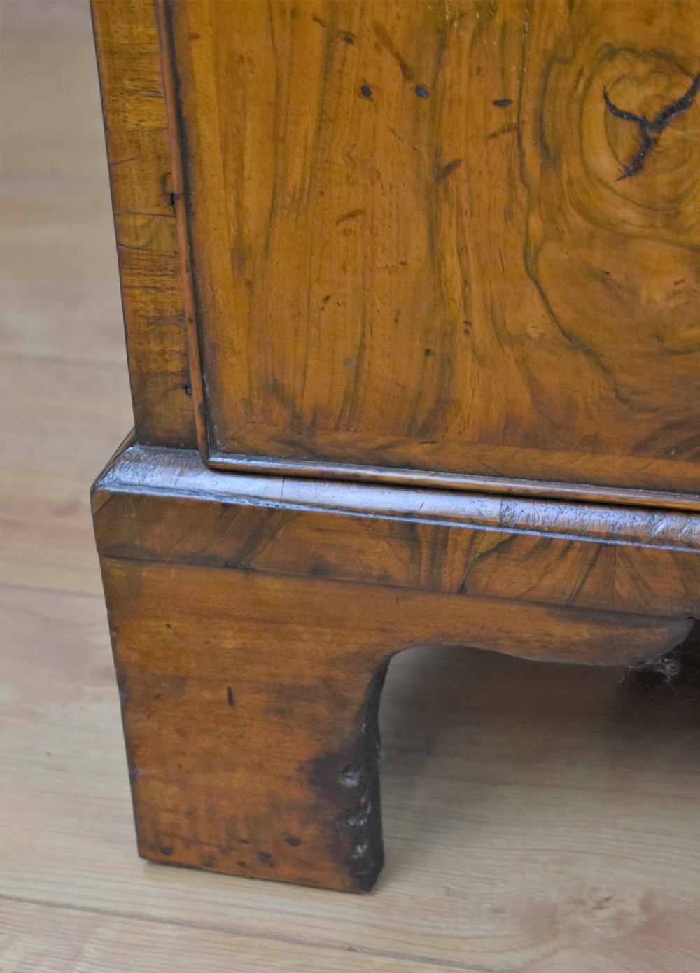 Georgian Walnut Chest Drawers View VIII
