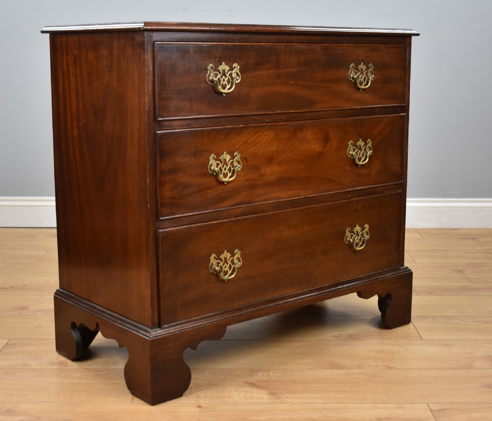 Pair of Mahogany Bedside Chests View VII