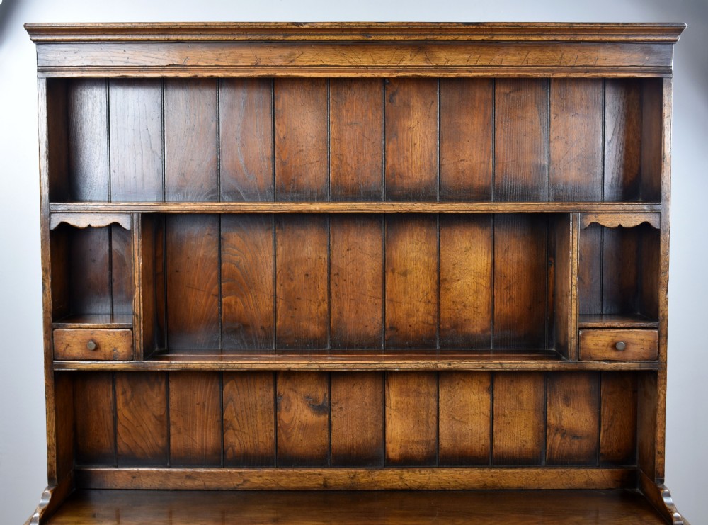 Ipswich Oak Dresser View II