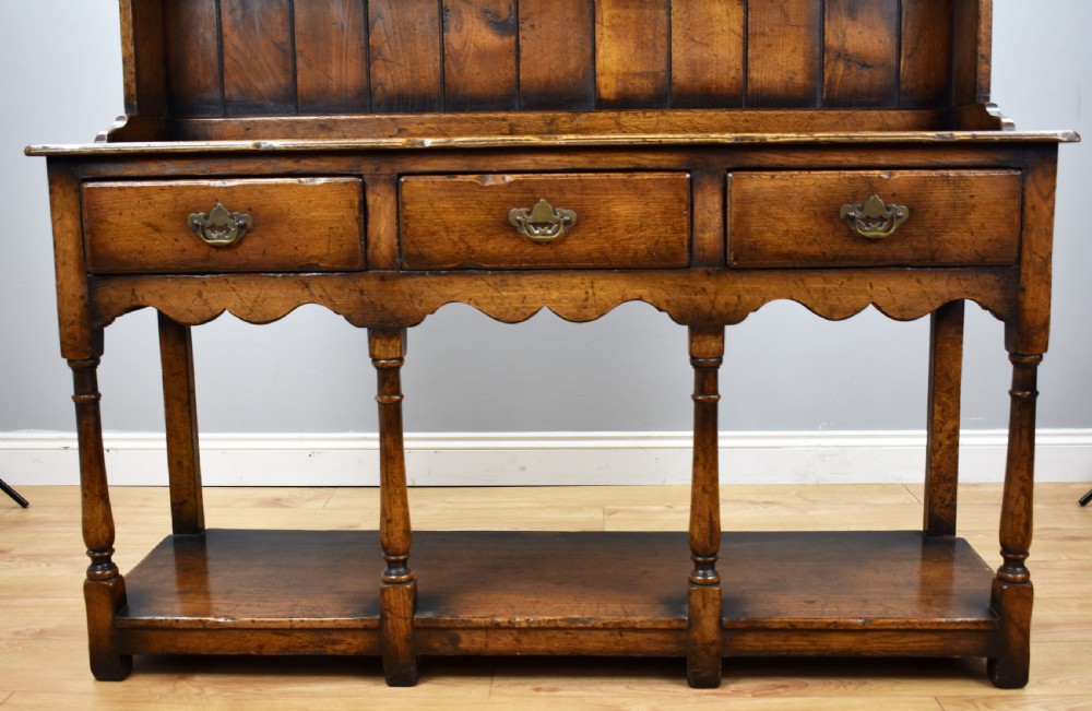 Ipswich Oak Dresser View IV