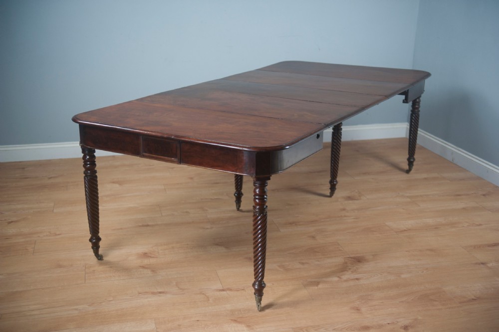 Regency Mahogany Concertina Extending Dining Table