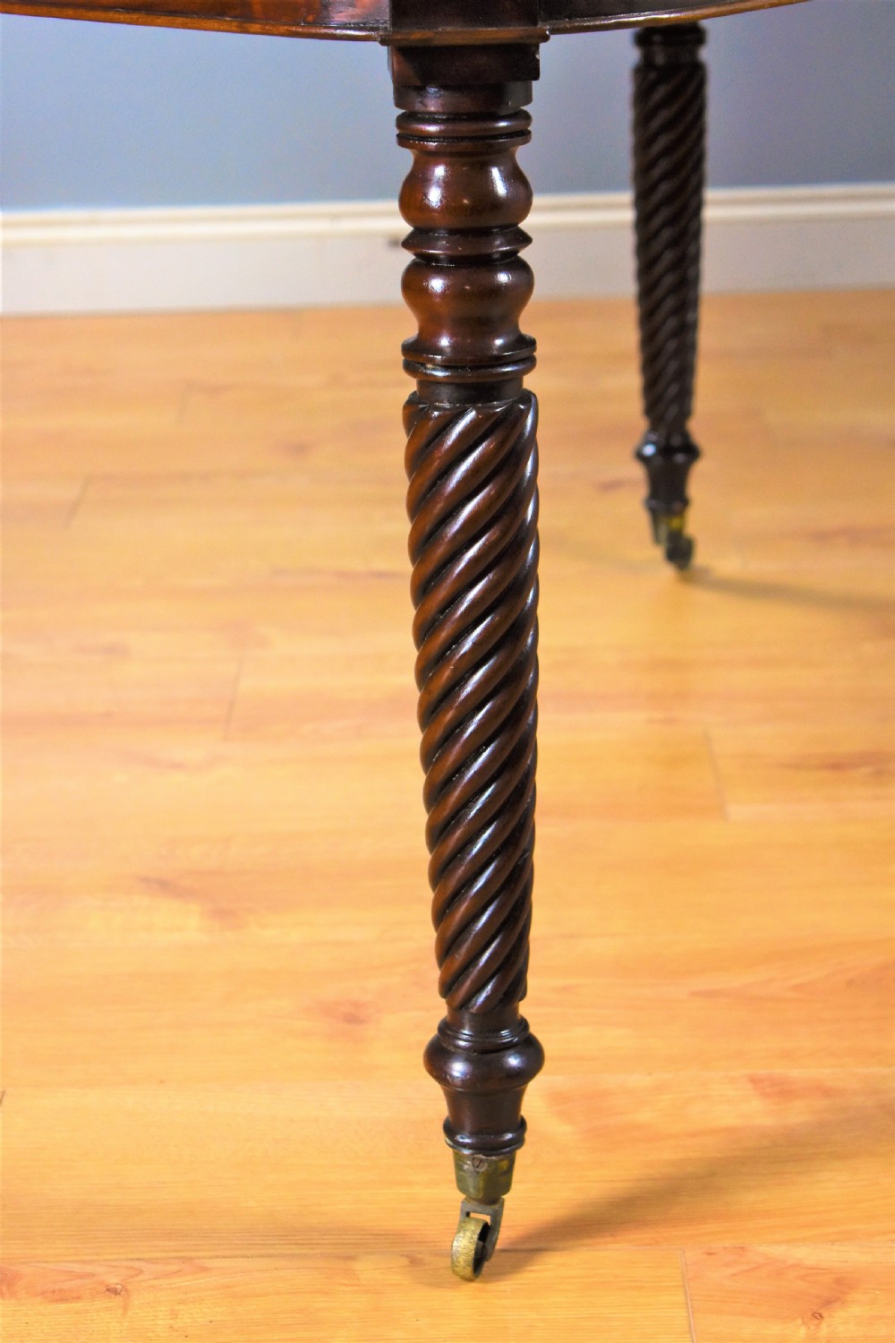 Regency Mahogany Concertina Extending Dining Table View VI