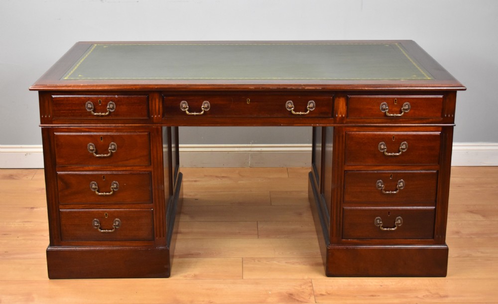 Early 20th Century Mahogany Pedestal Desk