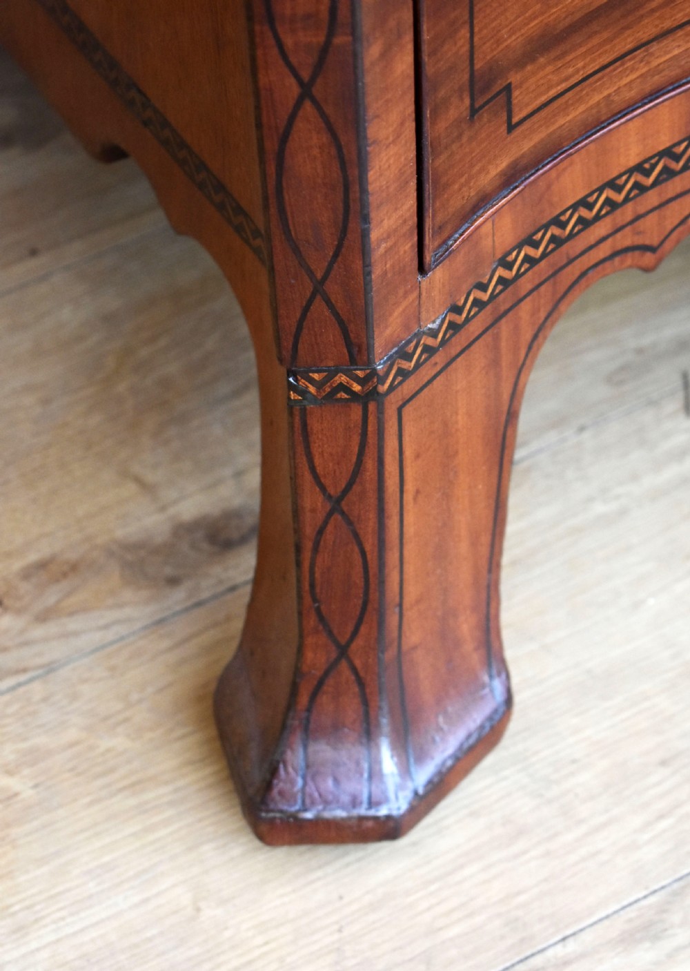 George III Mahogany Serpentine Chest of Drawers View VI