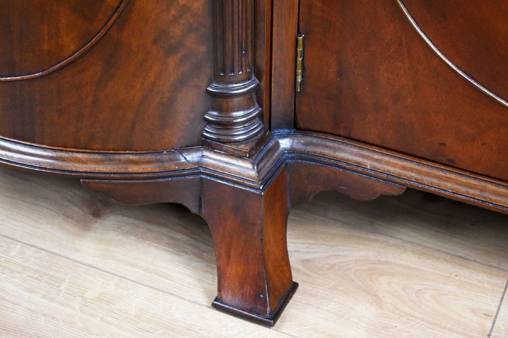 19th Century Mahogany Inverted Breakfront Bookcase View XVI