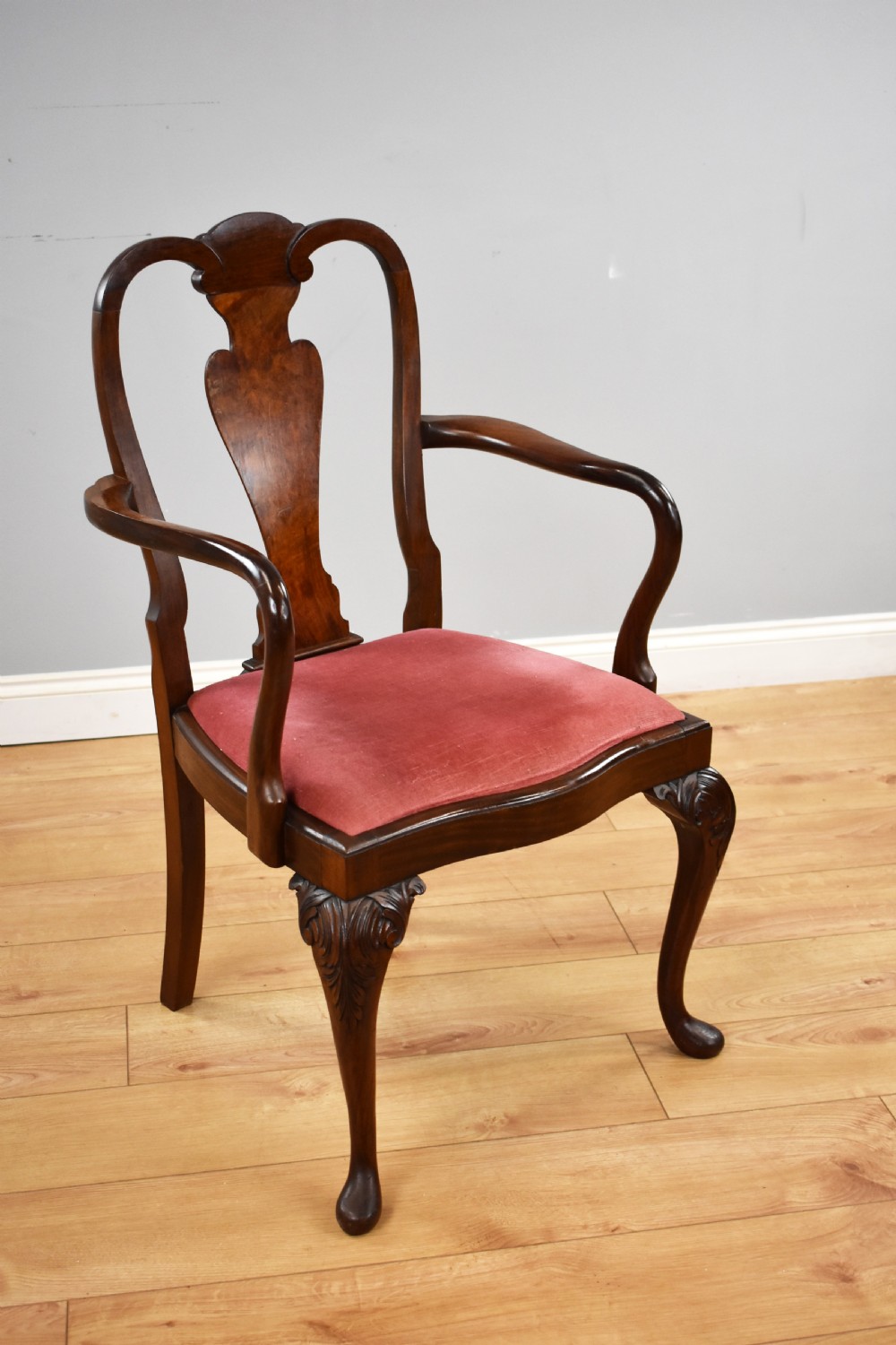 Queen Anne Style Burr Walnut Table & 6 Chairs View VI