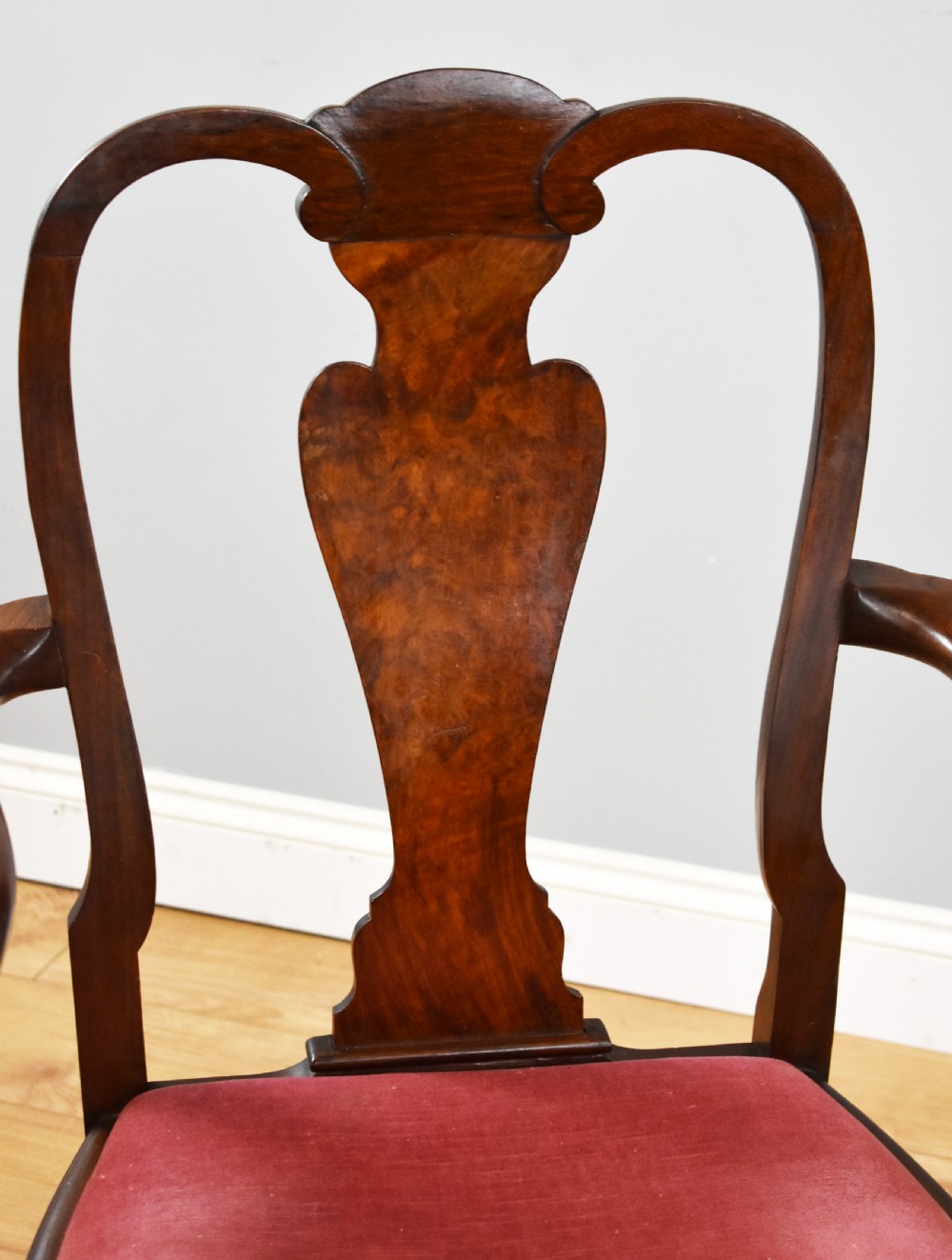 Queen Anne Style Burr Walnut Table & 6 Chairs View VII