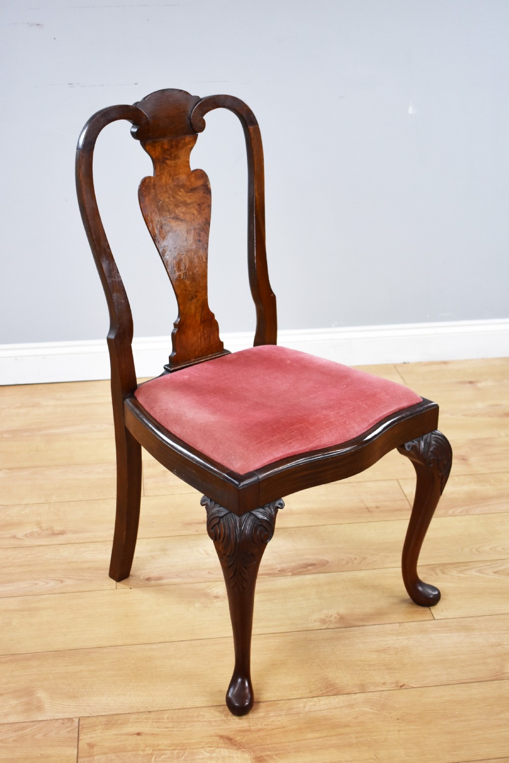 Queen Anne Style Burr Walnut Table & 6 Chairs View VIII