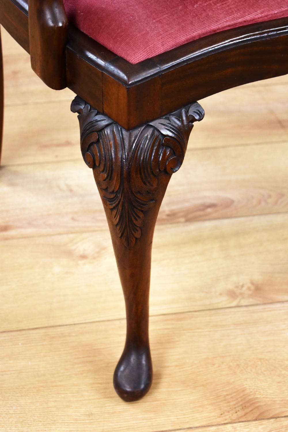 Queen Anne Style Burr Walnut Table & 6 Chairs View X