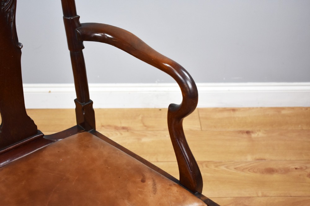 Set of 8 Queen Anne Style Mahogany Dining Chairs View VIII