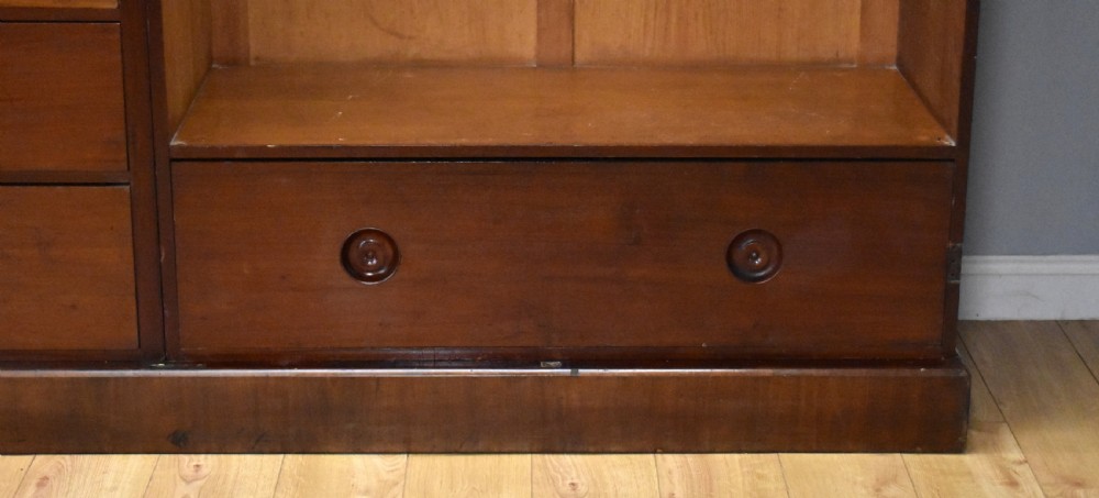 Victorian Mahogany Three Door Wardrobe View VIII
