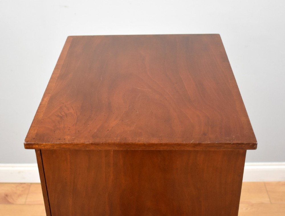 Large Mahogany Circular Extending Dining Table View XIII