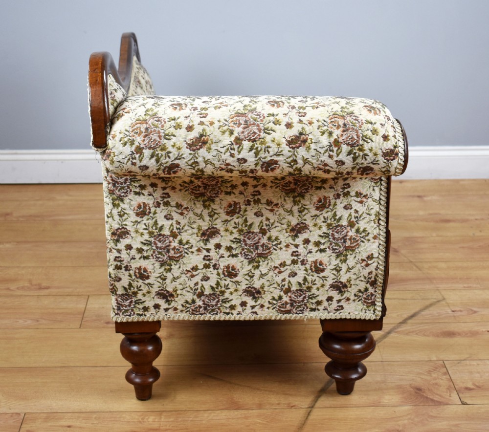Small Victorian Mahogany Chaise Longue View IV