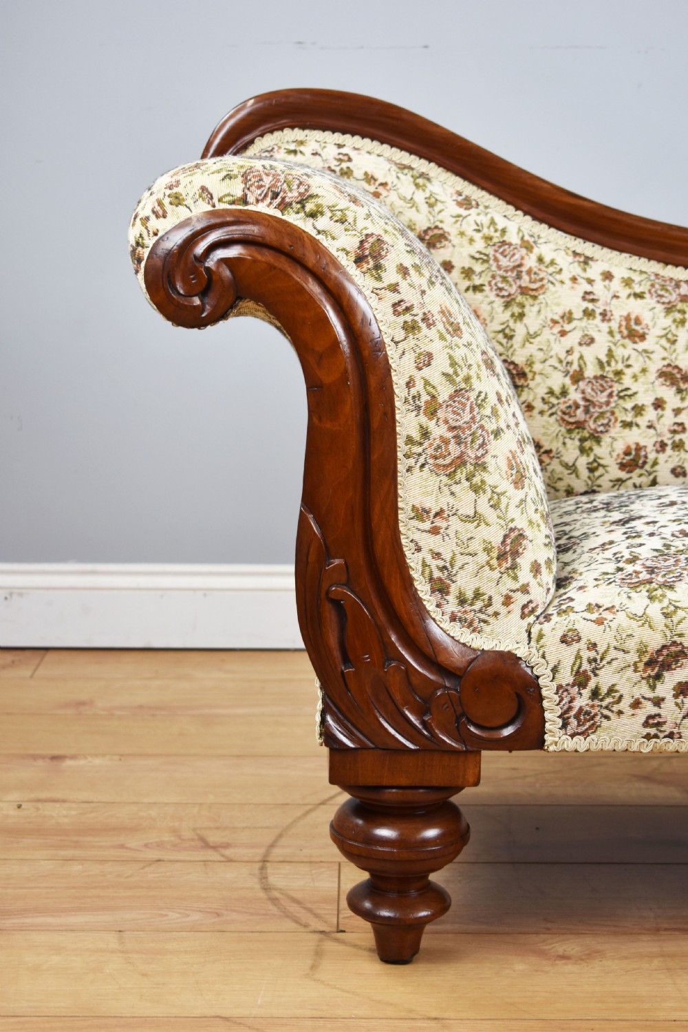 Small Victorian Mahogany Chaise Longue View VI