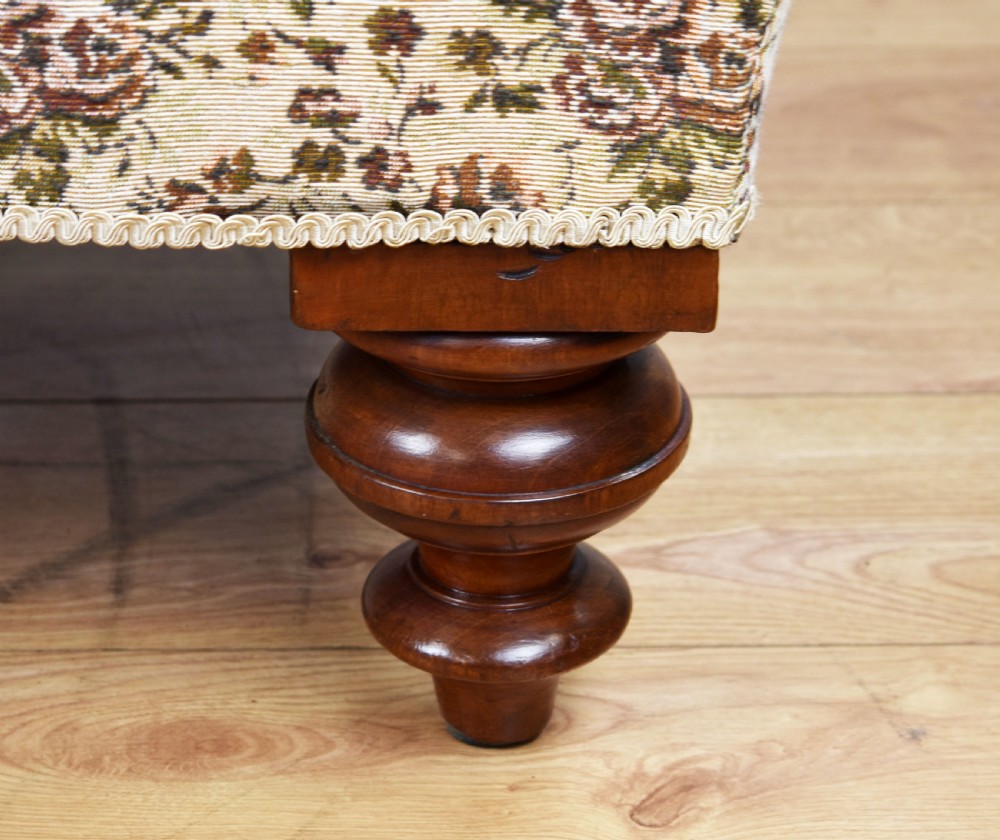 Small Victorian Mahogany Chaise Longue View VIII