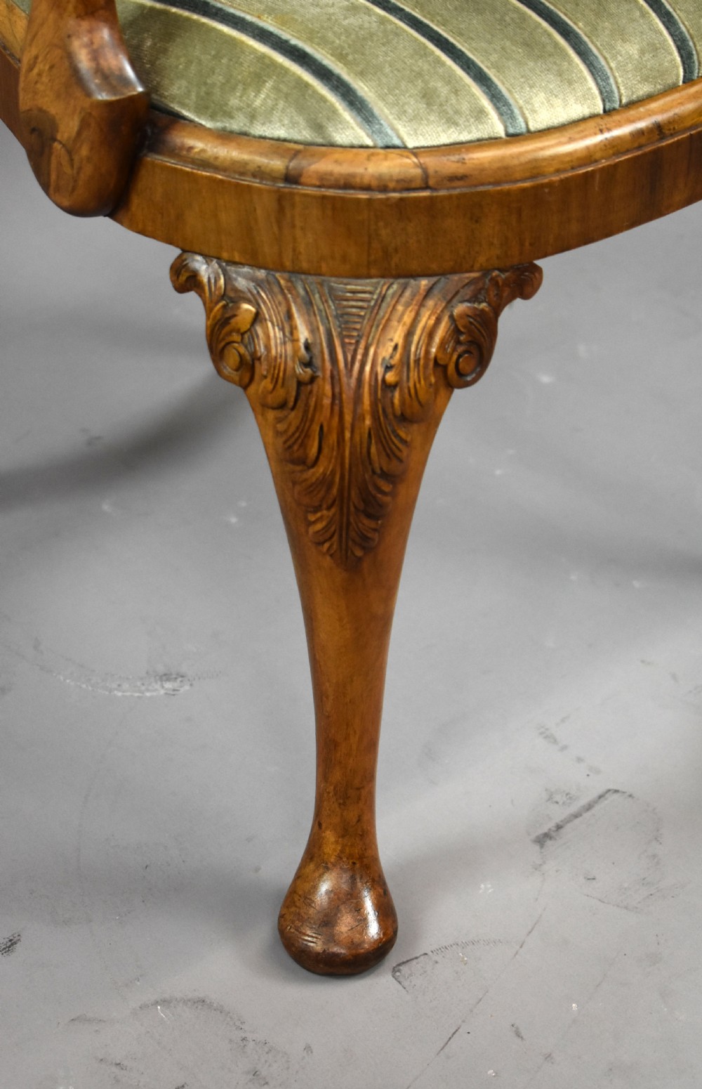 Queen Anne Style Burr Walnut Table & Chairs View X