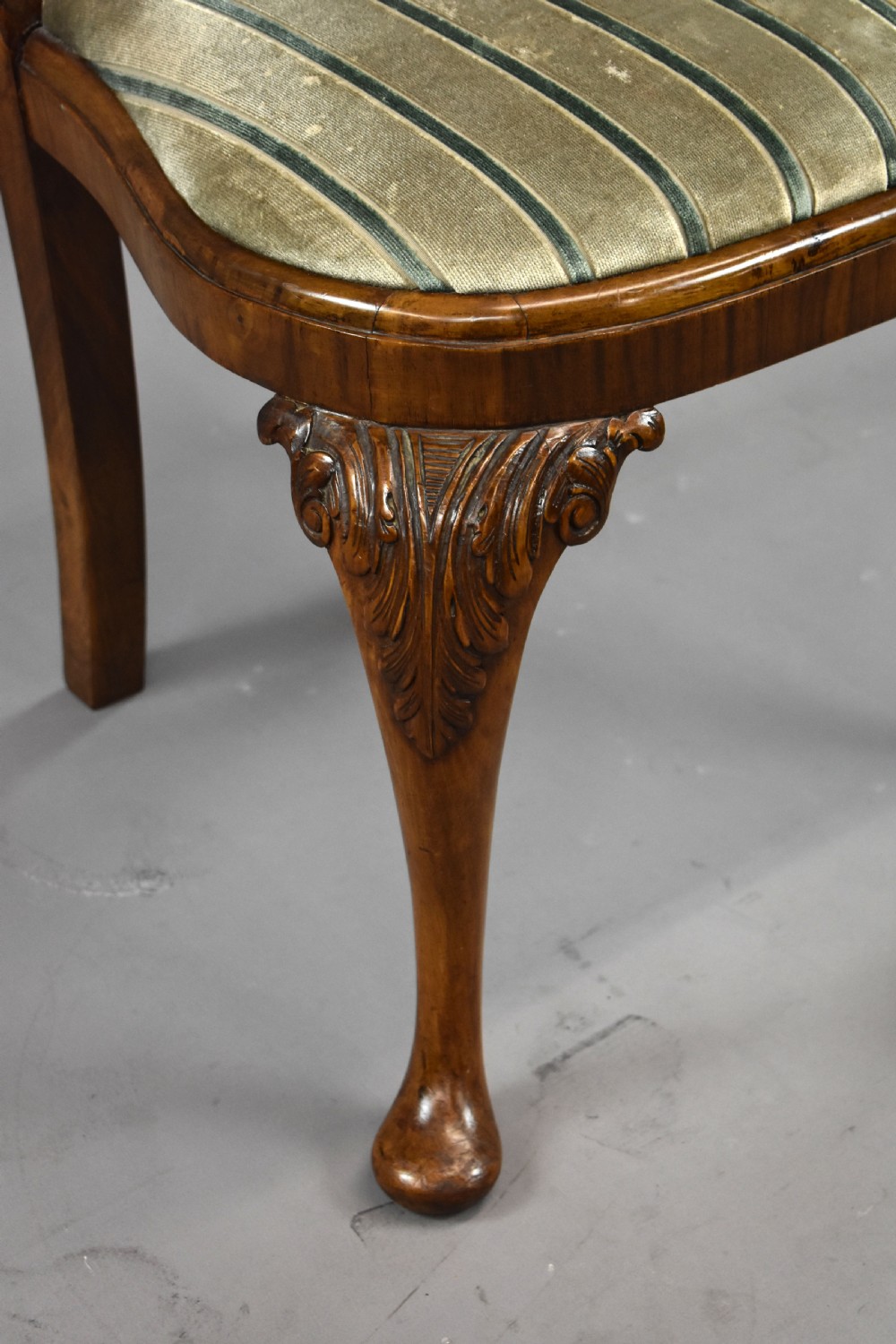 Queen Anne Style Burr Walnut Table & Chairs View XVII