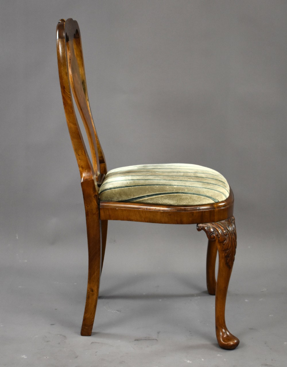 Queen Anne Style Burr Walnut Table & Chairs View XX