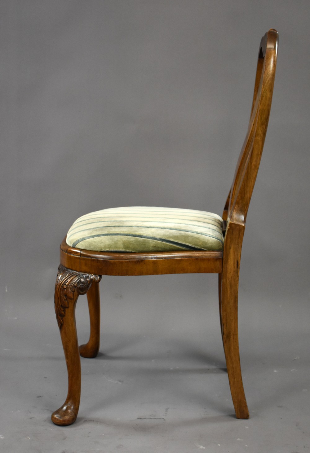 Queen Anne Style Burr Walnut Table & Chairs View XXII