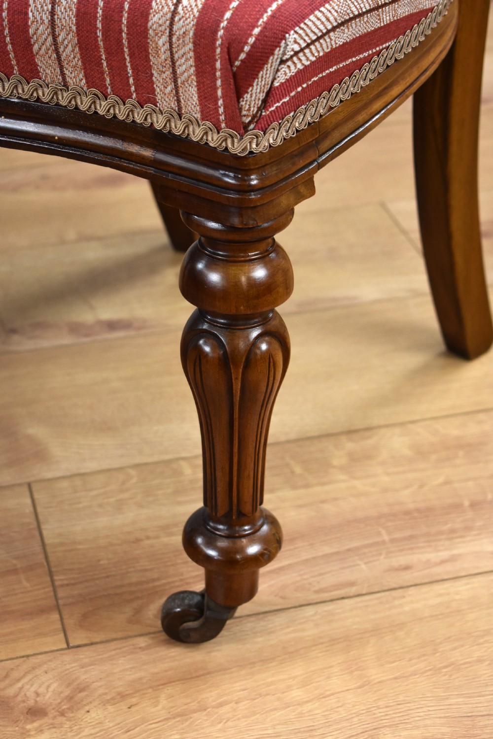 Victorian Mahogany Extending Dining Table & 10 Chairs View XVI