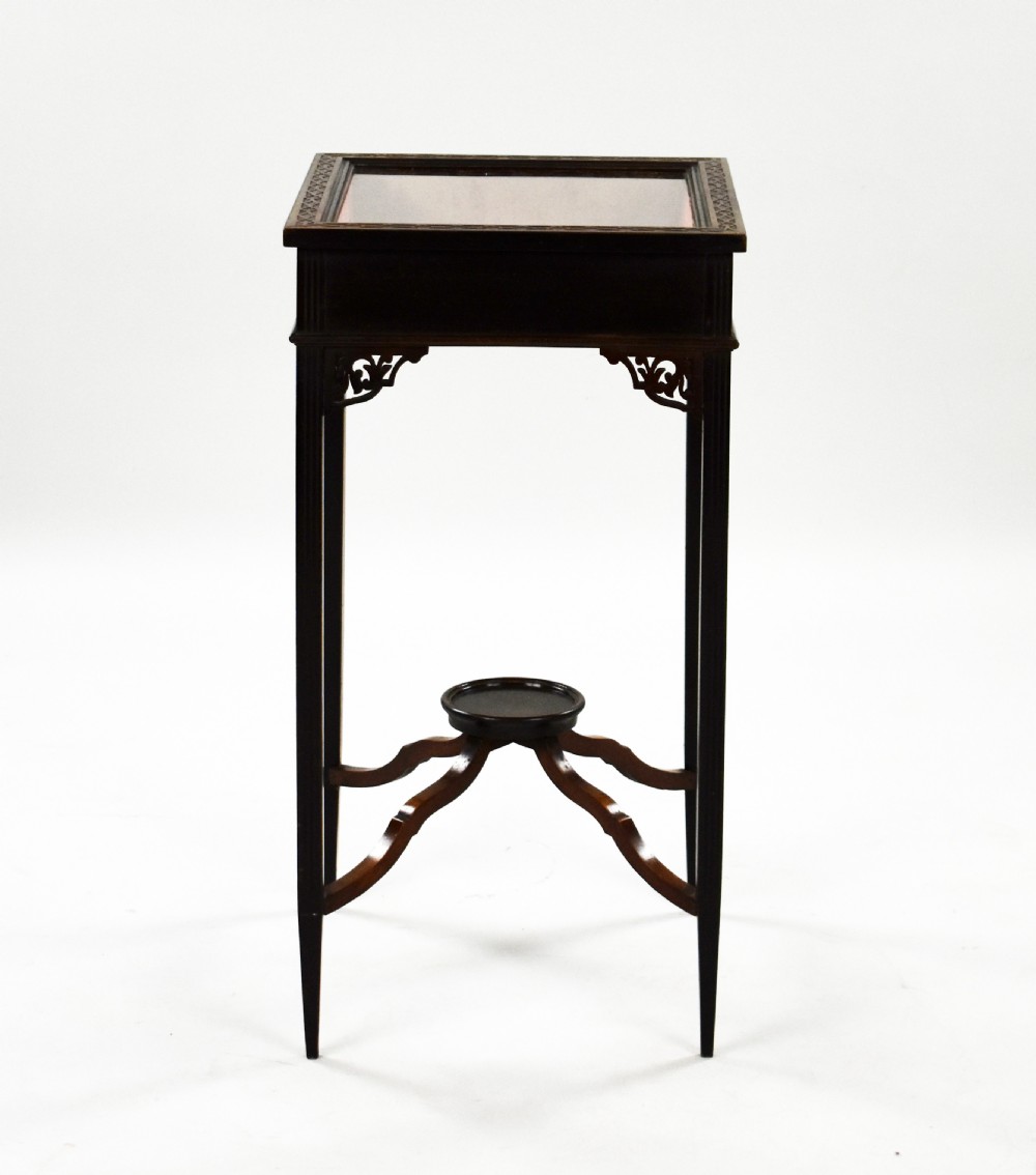 Victorian Mahogany Bijouterie Table