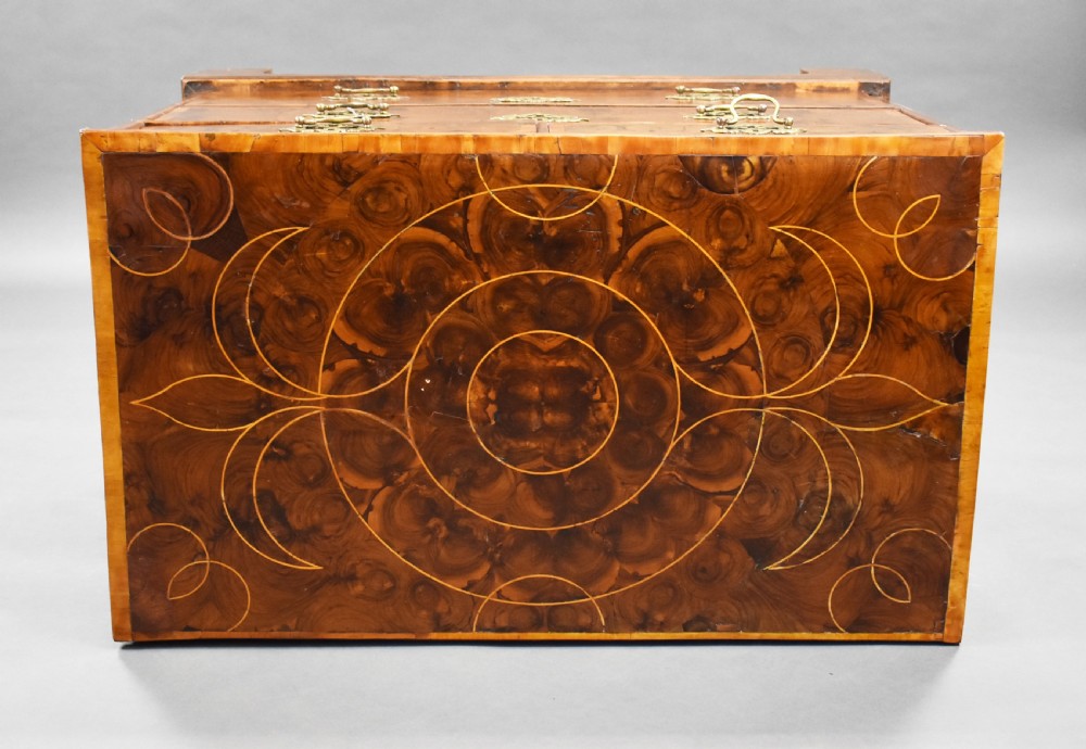 Early 18th Century Walnut Oyster Veneered Chest View V