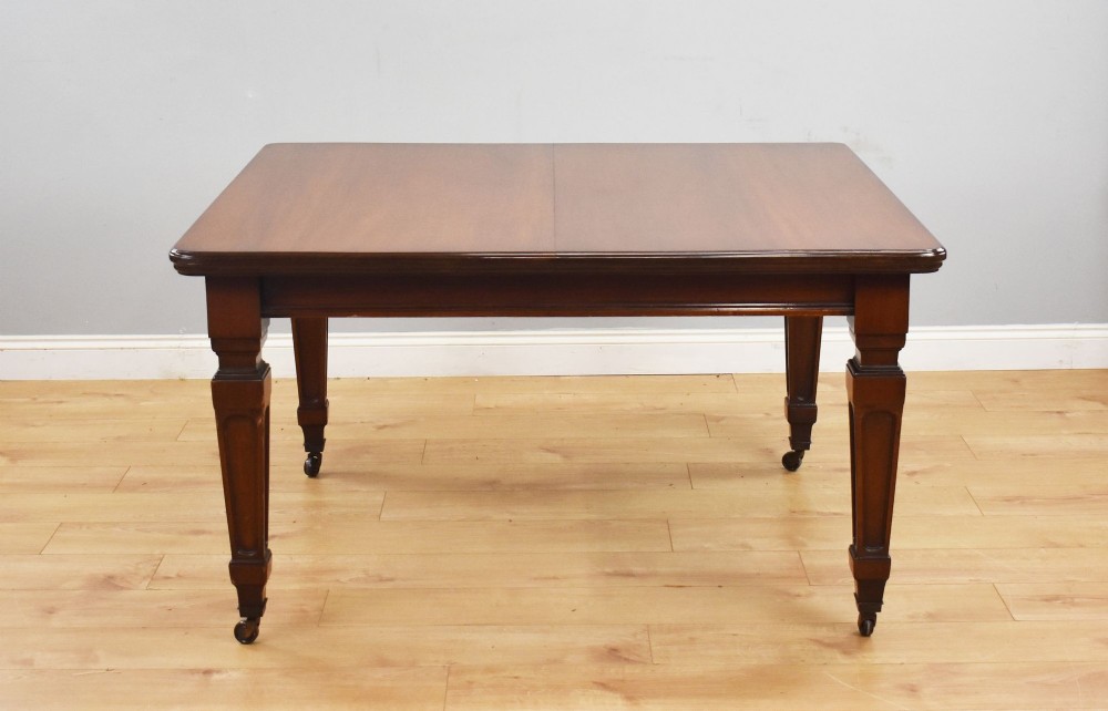 Victorian Mahogany Extending Dining Table