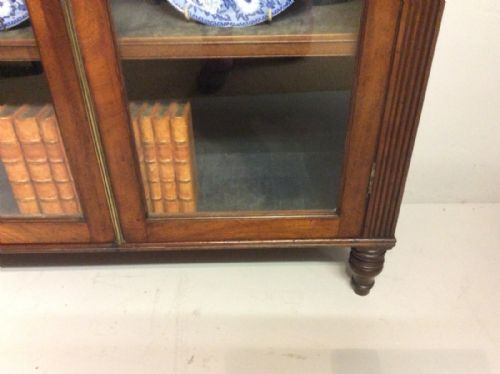 SMALL GEORGIAN MAHOGANY BOOKCASE - ADDITIONAL PHOTO 4
