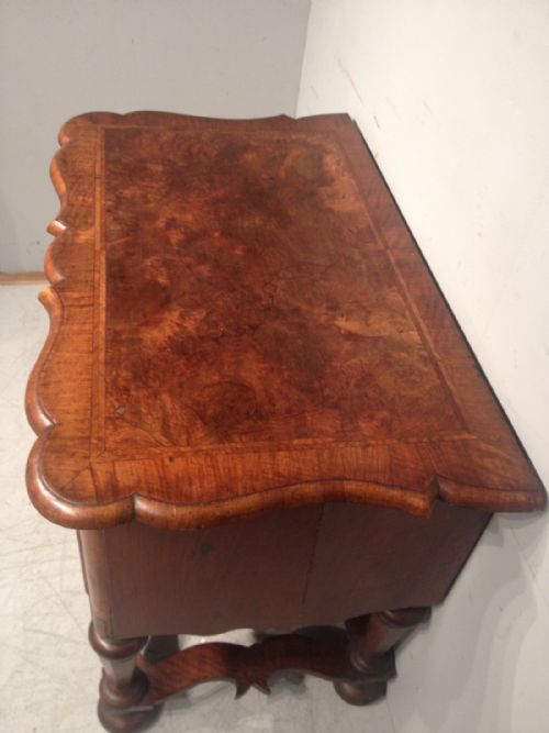 18TH CENTURY DUTCH WALNUT SIDE TABLE - ADDITIONAL PHOTO 1