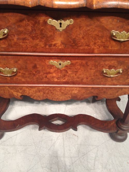 18TH CENTURY DUTCH WALNUT SIDE TABLE - ADDITIONAL PHOTO 2