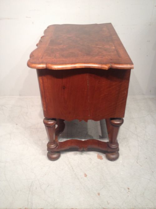 18TH CENTURY DUTCH WALNUT SIDE TABLE - ADDITIONAL PHOTO 3