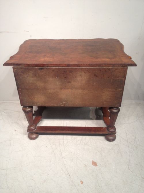 18TH CENTURY DUTCH WALNUT SIDE TABLE - ADDITIONAL PHOTO 4