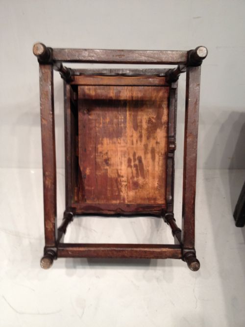 QUEEN ANNE OAK SIDE TABLE - ADDITIONAL PHOTO 4