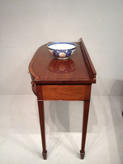 ANTIQUE MAHOGANY SIDE TABLE - ADDITIONAL PHOTO 3