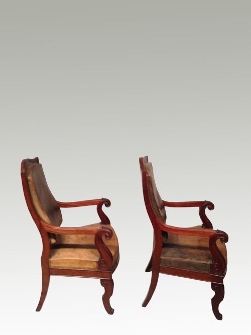 PAIR OF 19TH CENTURY MAHOGANY LIBRARY CHAIRS - ADDITIONAL PHOTO 1