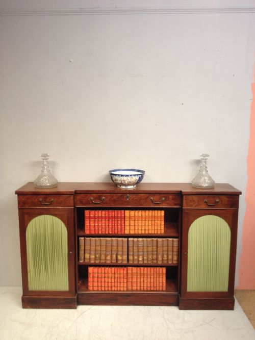 georgian mahogany breakfront bookcase - CATEGORY: ANTIQUE SIDEBOARDS - DATED GEORGIAN