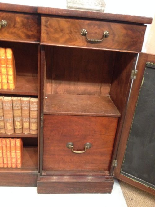 GEORGIAN MAHOGANY BREAKFRONT BOOKCASE - ADDITIONAL PHOTO 2
