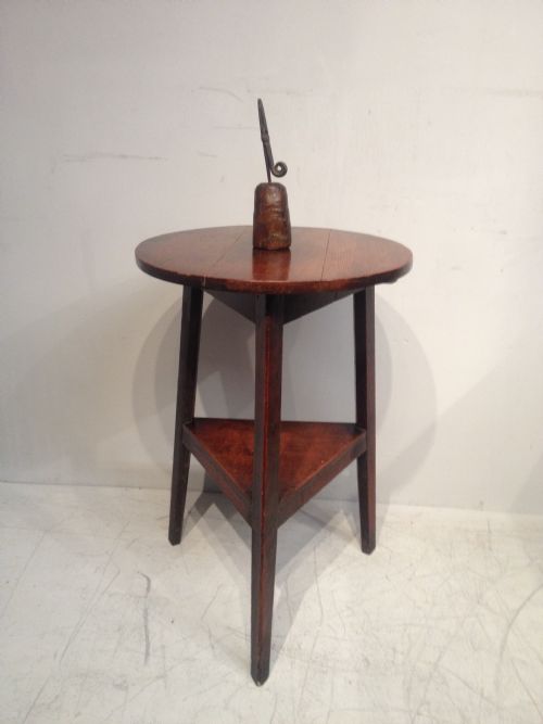 antique oak cricket table - CATEGORY: ANTIQUE TABLES - DATED 18TH CENTURY
