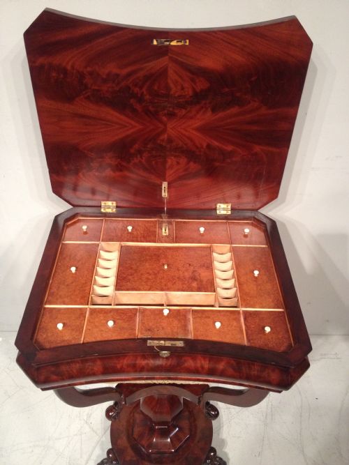 REGENCY MAHOGANY SEWING TABLE - ADDITIONAL PHOTO 5
