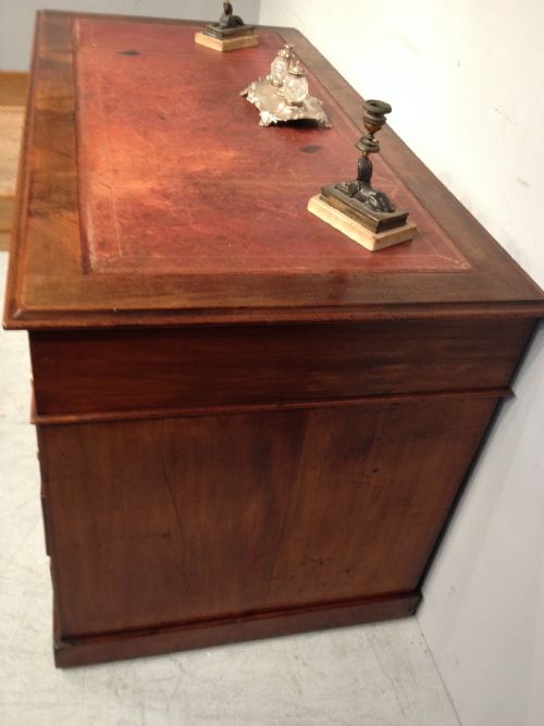 EARLY VICTORIAN MAHOGANY PEDESTAL DESK - ADDITIONAL PHOTO 4