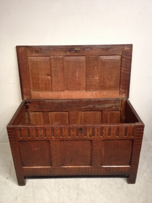 ANTIQUE CARVED OAK COFFER - ADDITIONAL PHOTO 3