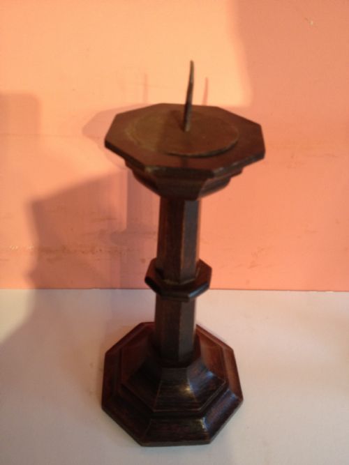 A PAIR OF ANTIQUE PUGIN STYLE OAK CANDLESTICKS - ADDITIONAL PHOTO 1